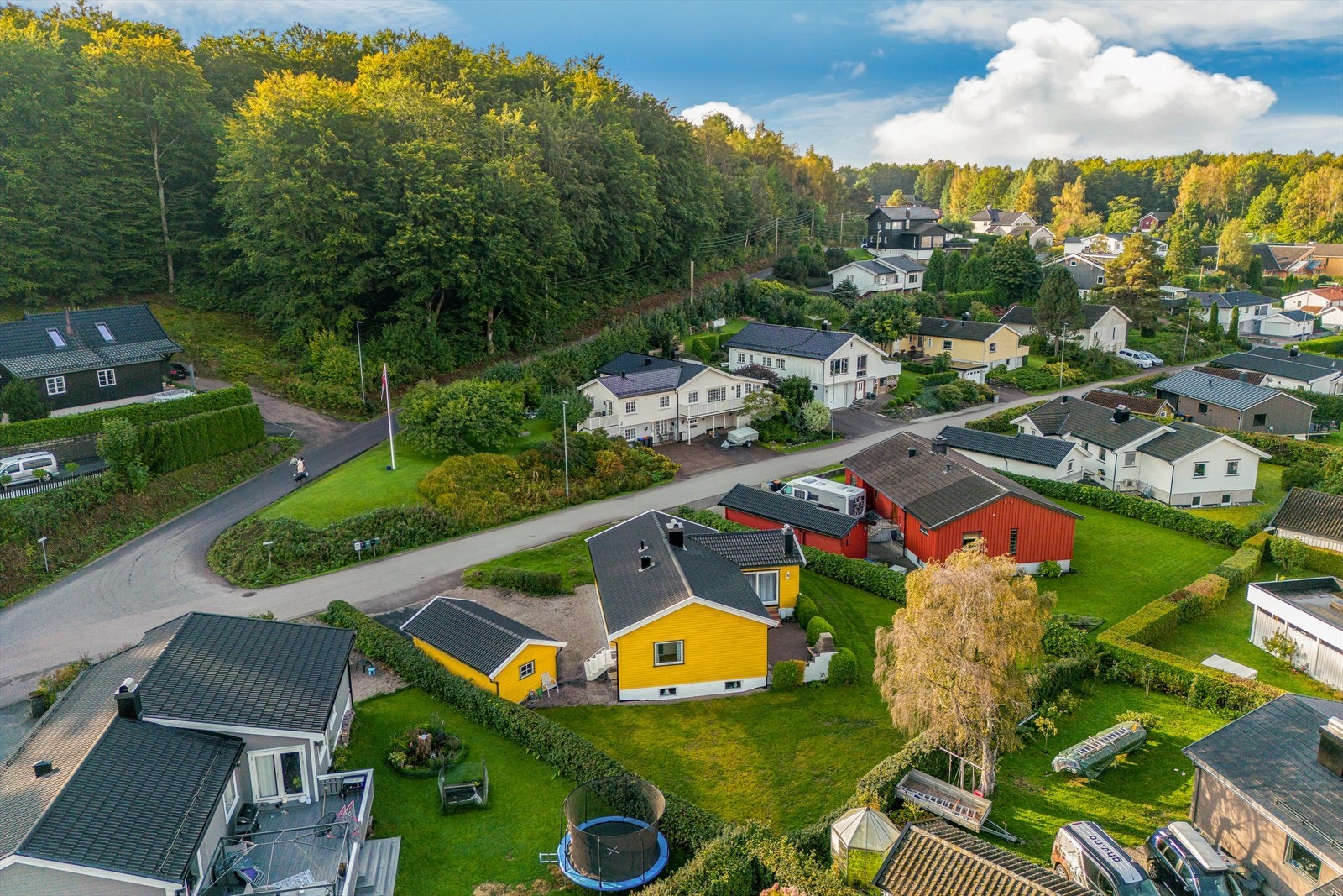 Her ligger alle fasiliteter i gangavstand. Få minutters gange til Mosserød barneskole, Breidablikk ungdomsskole, barnehage og dagligvareforretning m.m Galleribilde