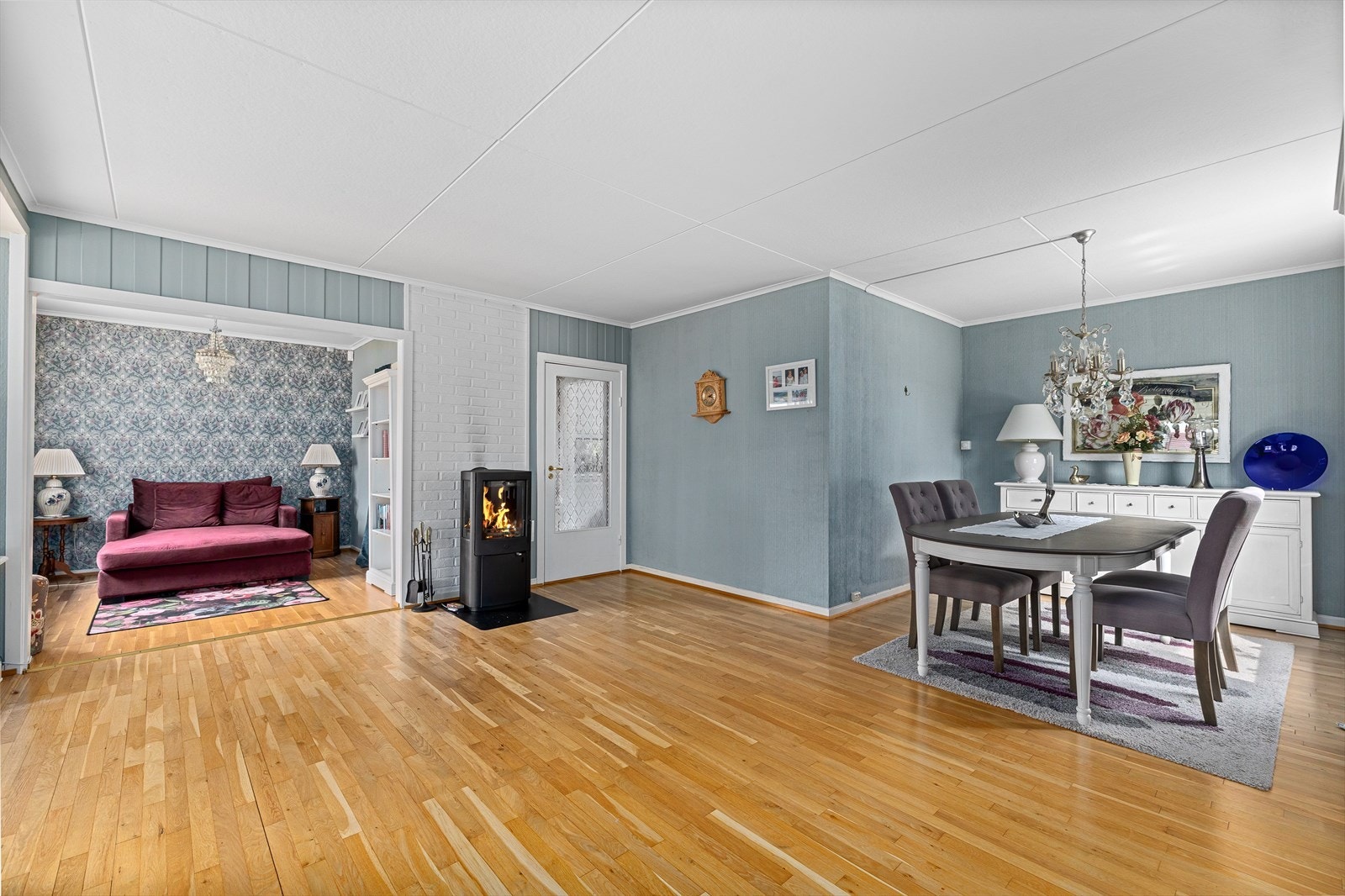 Boligen byr på romslige og luftige rom med moderne åpne løsninger. Galleribilde