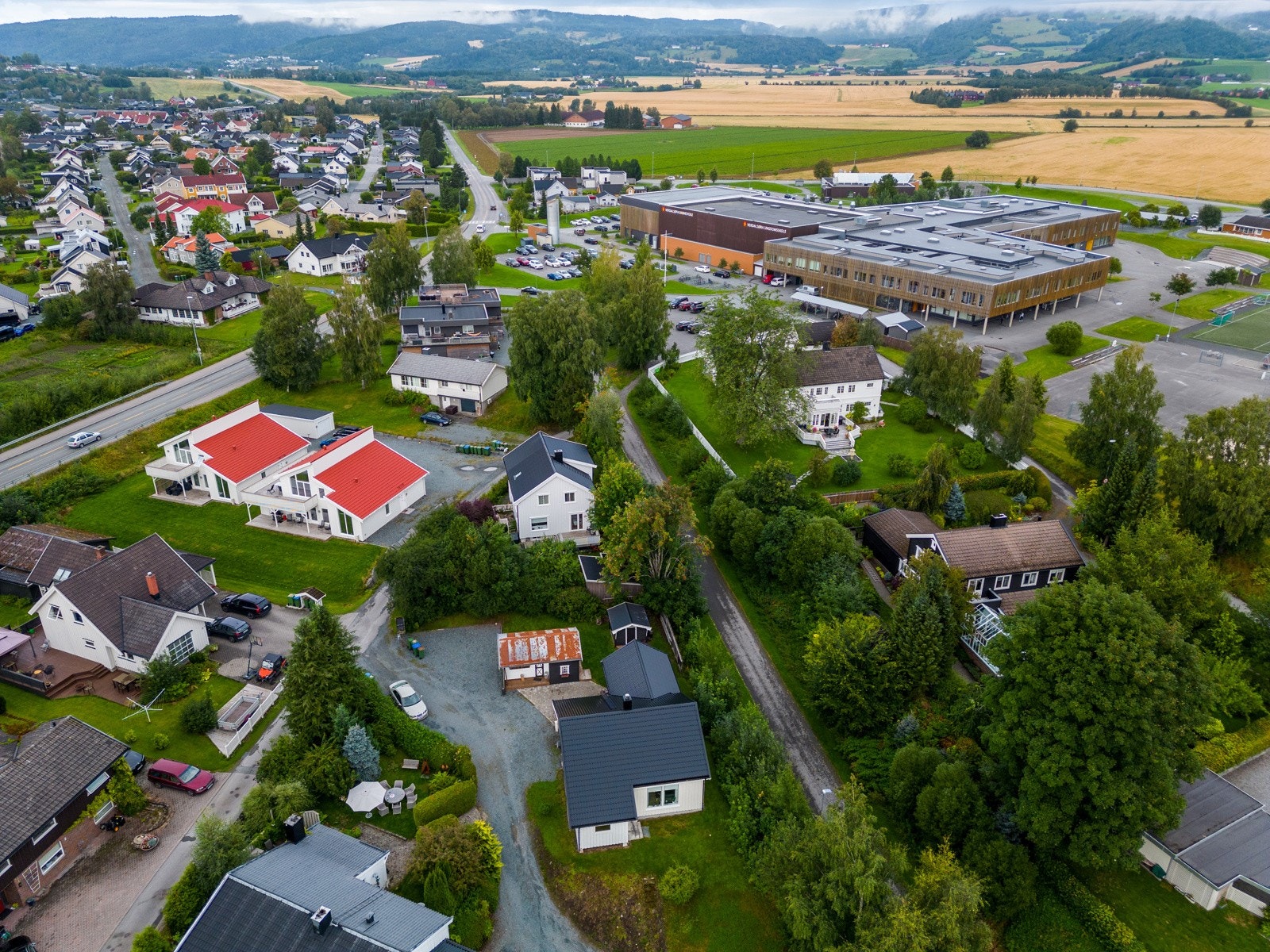 Boligen ligger fint til med gangavstand til både sentrum og Verdalsøra barne- og ungdomssskole. Galleribilde