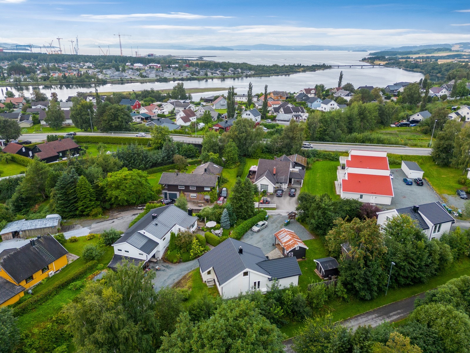 Boligen ligger fint til med gangavstand til både sentrum og Verdalsøra barne- og ungdomssskole. Galleribilde