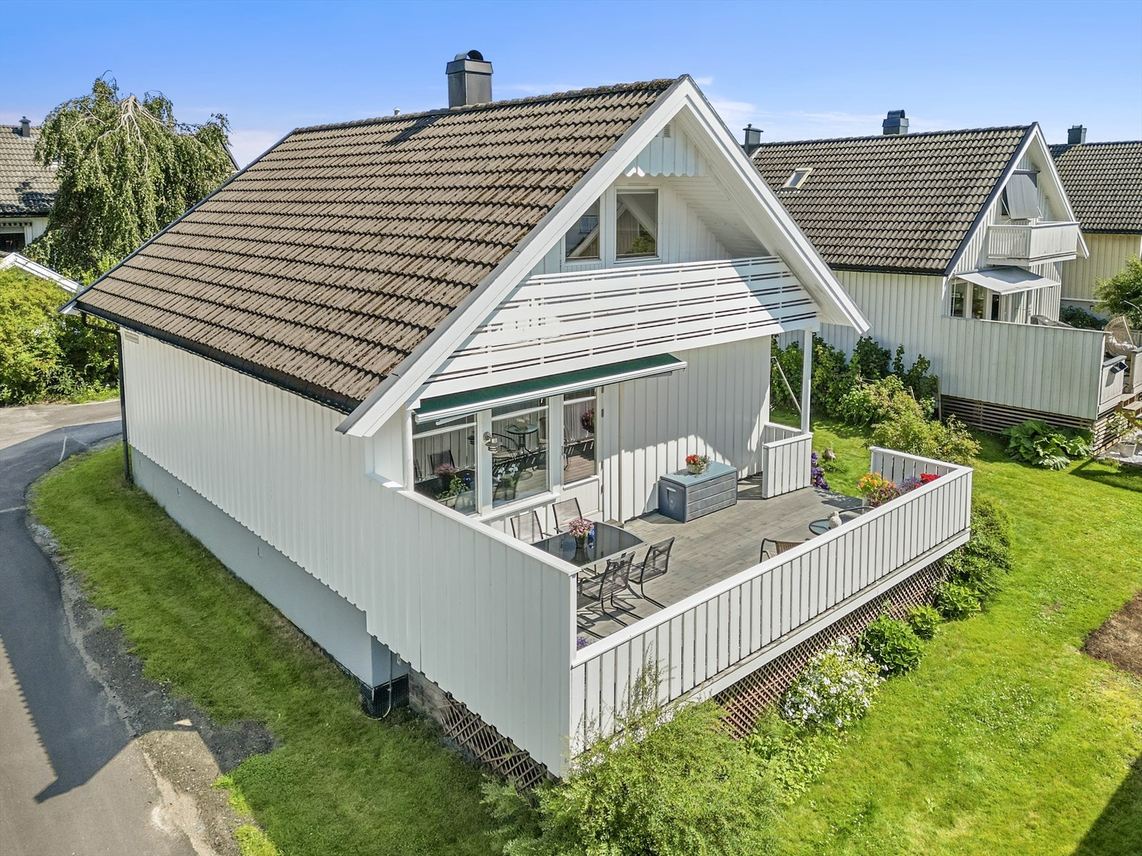 Boligen har solrik terrasse Galleribilde