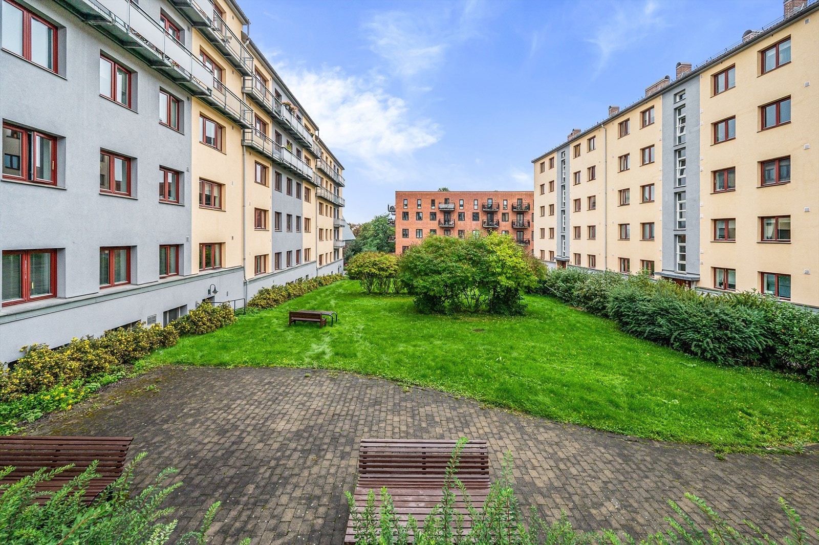 Borettslaget disponerer en hyggelig felles bakgård. Galleribilde