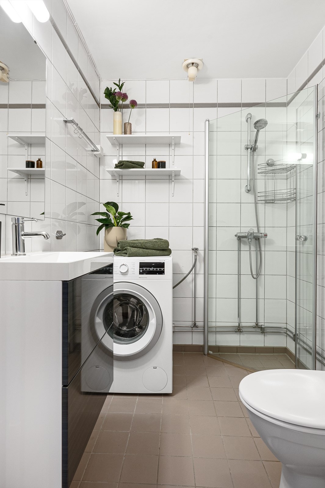 Baderommet har opplegg for vaskemaskin! Galleribilde