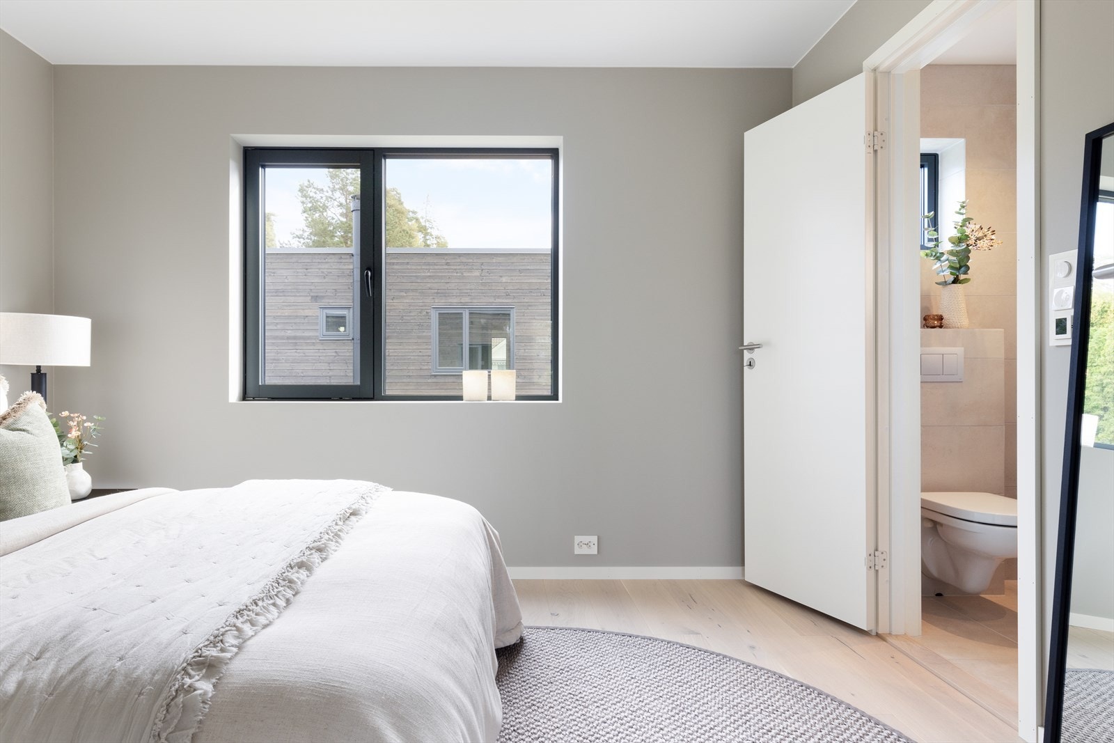 Hovedsoverommet har tilgang til et privat bad Galleribilde