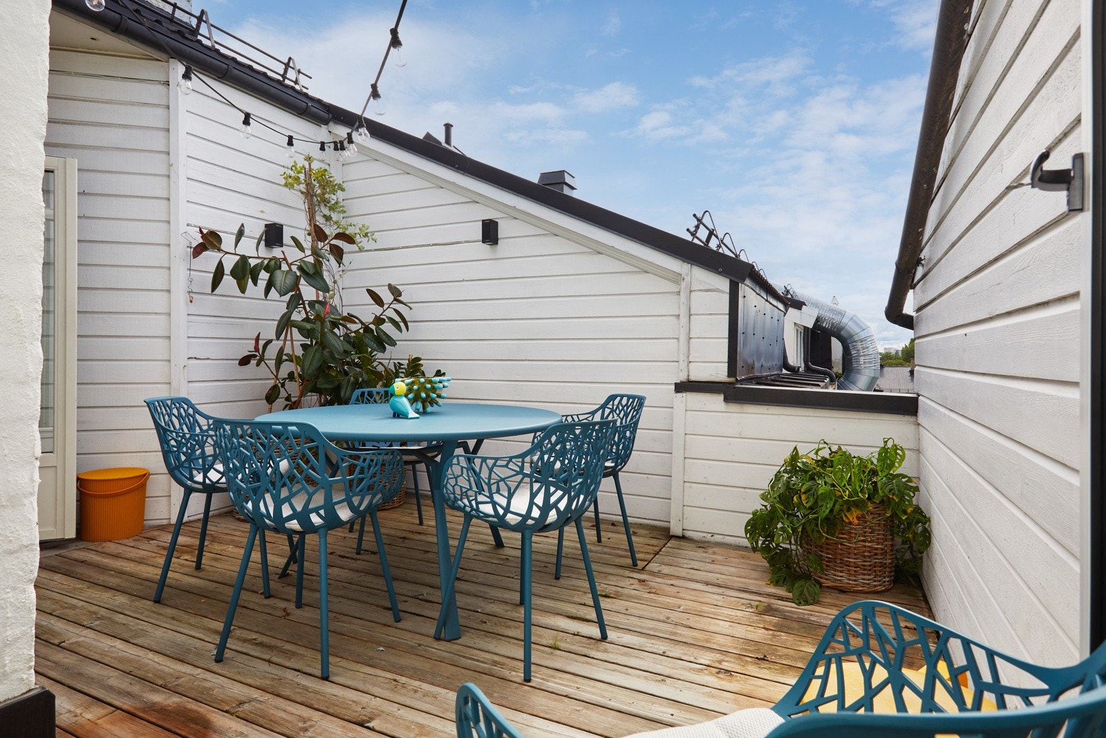 Takterrassen er helt uten sjenerende innsyn og har flere gode møbleringsmuligheter med plass til både sittegruppe, grill og diverse beplantning. Galleribilde