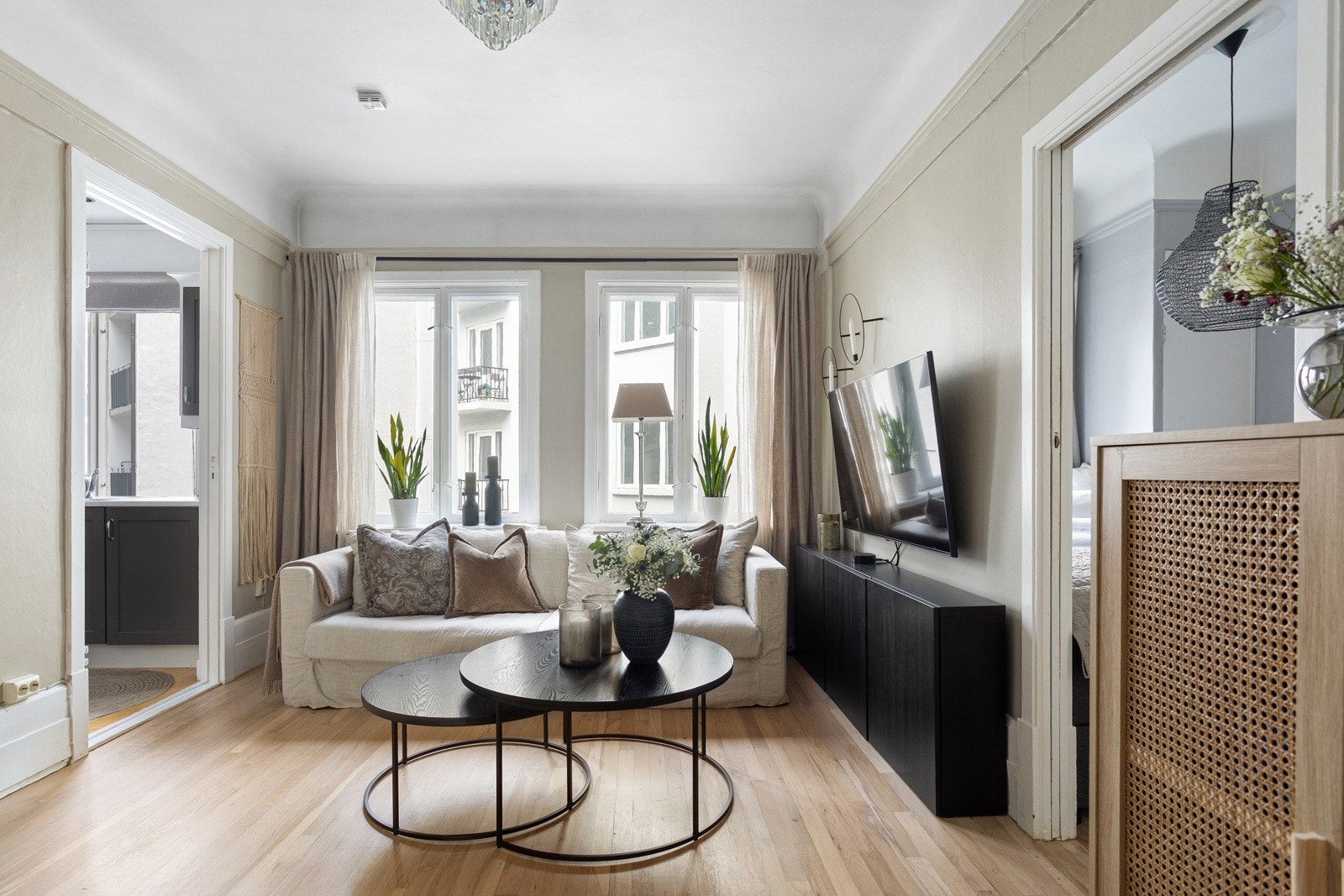 Pen og arealeffektiv stue med flere gode innredningsmuligheter. Galleribilde