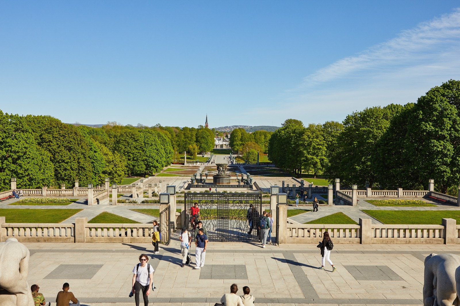 Populære Frognerparken med yrende folkeliv er heller ikke lange spaserturen unna. Galleribilde