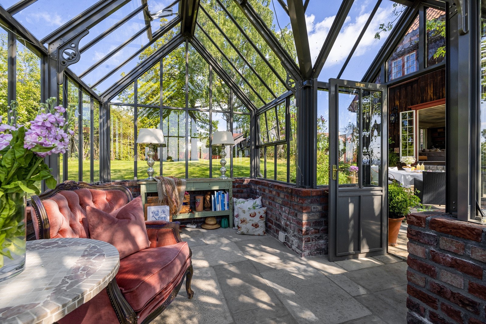 Drivhuset (Greenhouse) er fra anerkjente Hartley Botanic Ltd. og er på ca 10 kvm Galleribilde