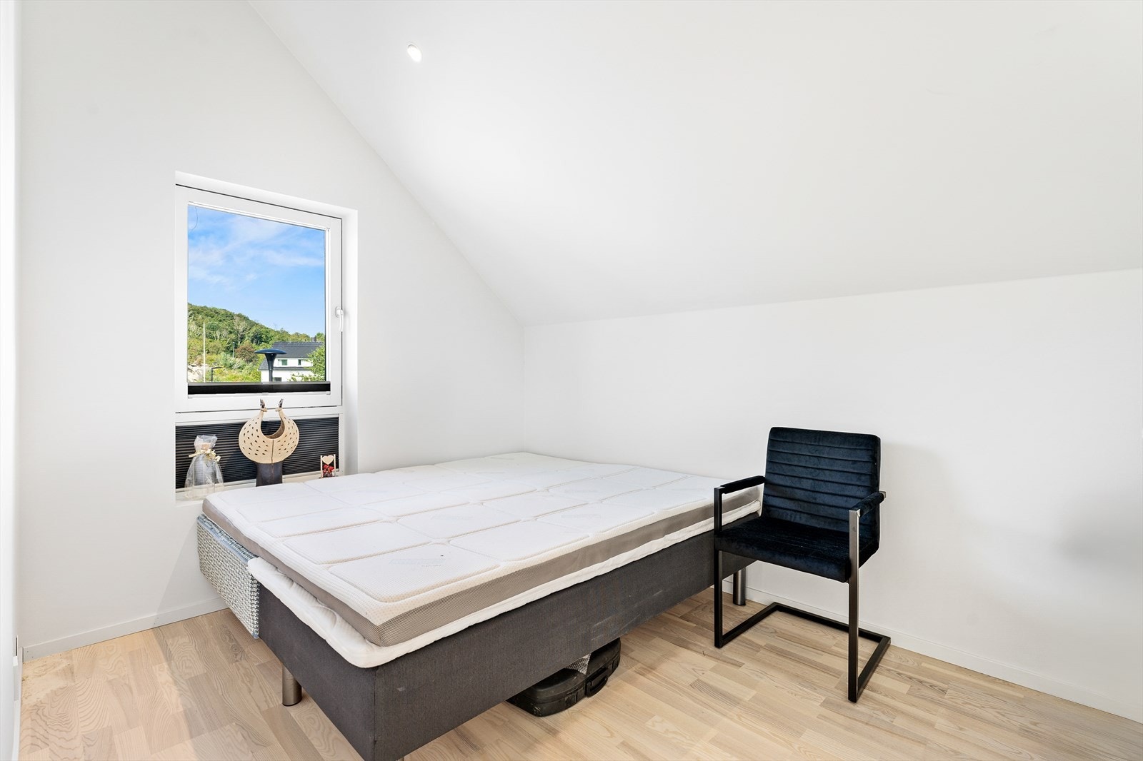 Boligens andre soverom har også god størrelse. Galleribilde