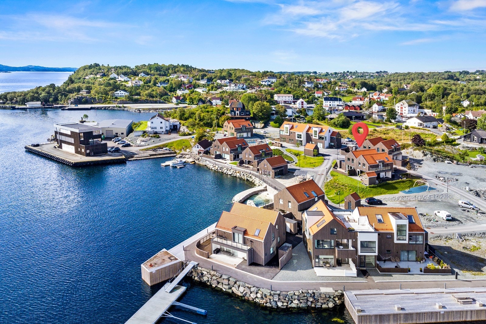 En lekker og moderne bolig med ettertraktet beliggenhet i et rolig og særdeles familievennlig boligområde. Galleribilde