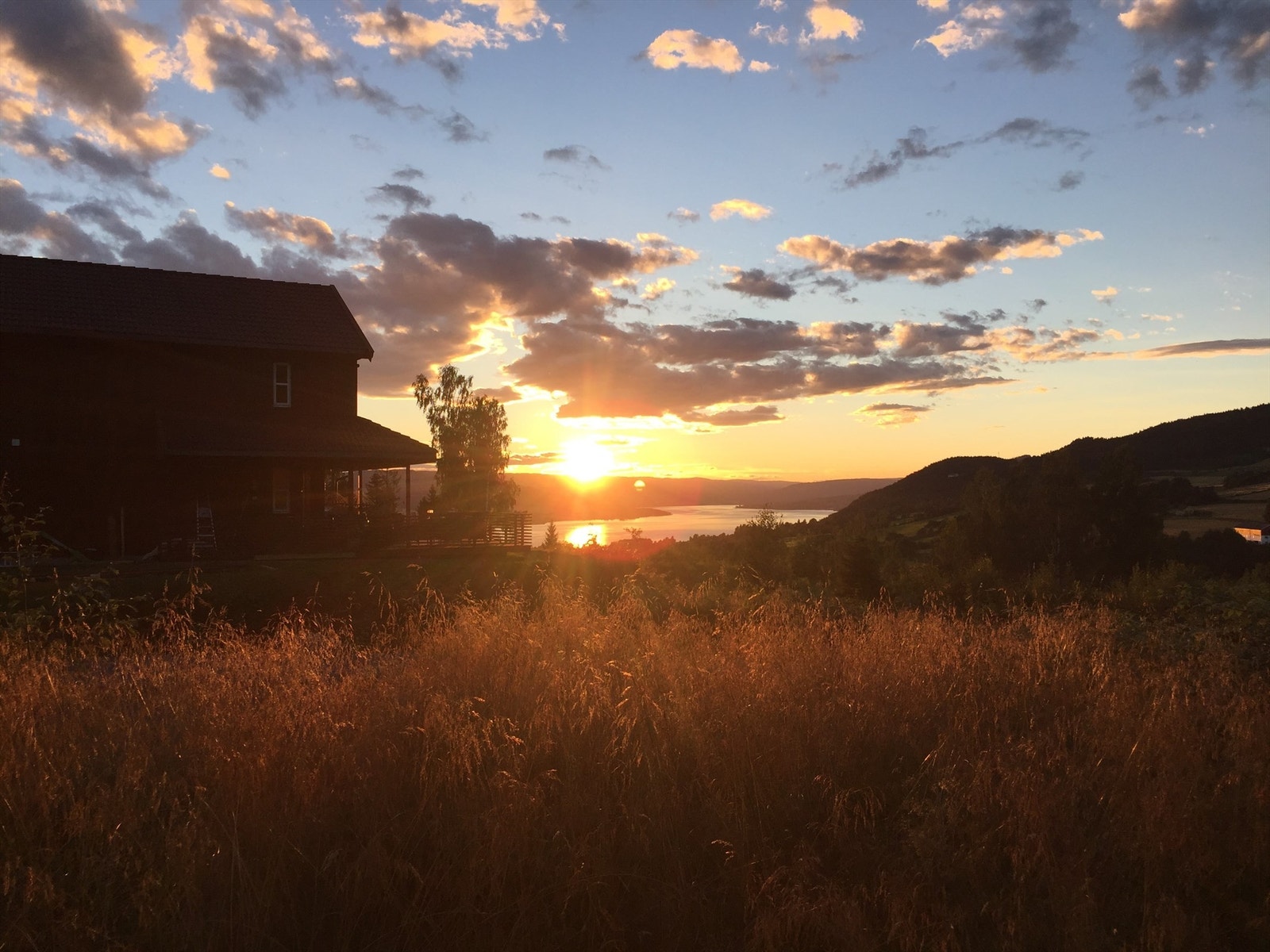 Nydelig solnedgang en flott sommerdag. Selgers eget bilde. Galleribilde