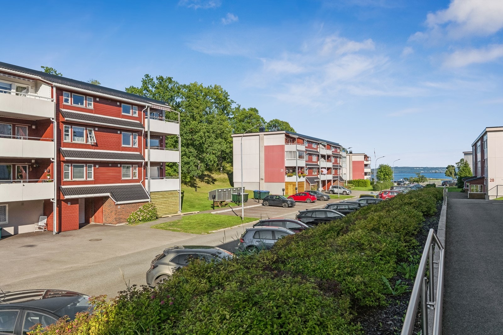 Dette er en ideell beliggenhet for alle aldersgrupper grunnet sin nærhet til det meste av fasiliteter, inkludert butikk, skole og barnehager. Galleribilde