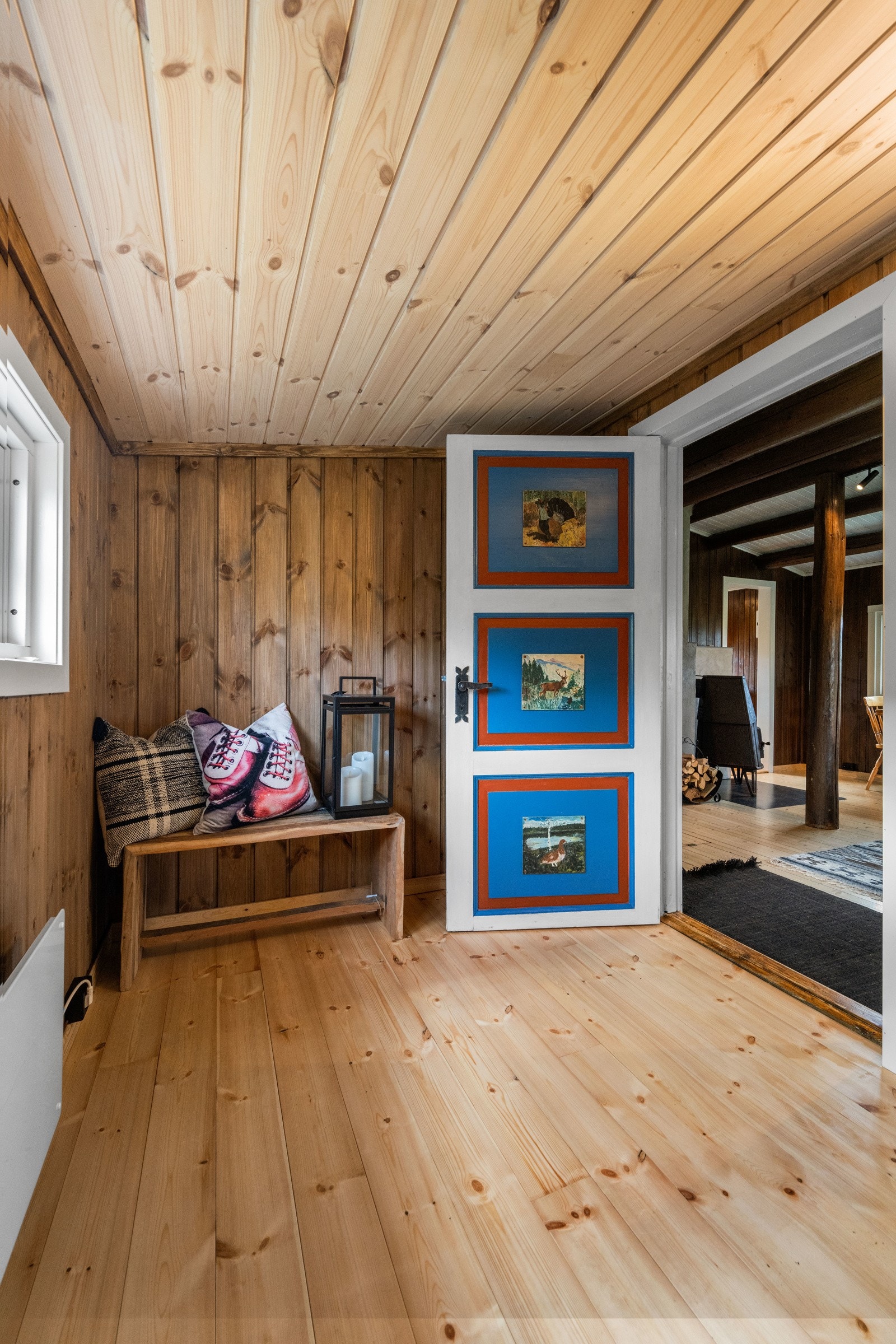 Gang med god plass til å henge fra seg yttertøy og sette fra seg sko. Her er det også mulig å sette inn kommode eller skap. Galleribilde