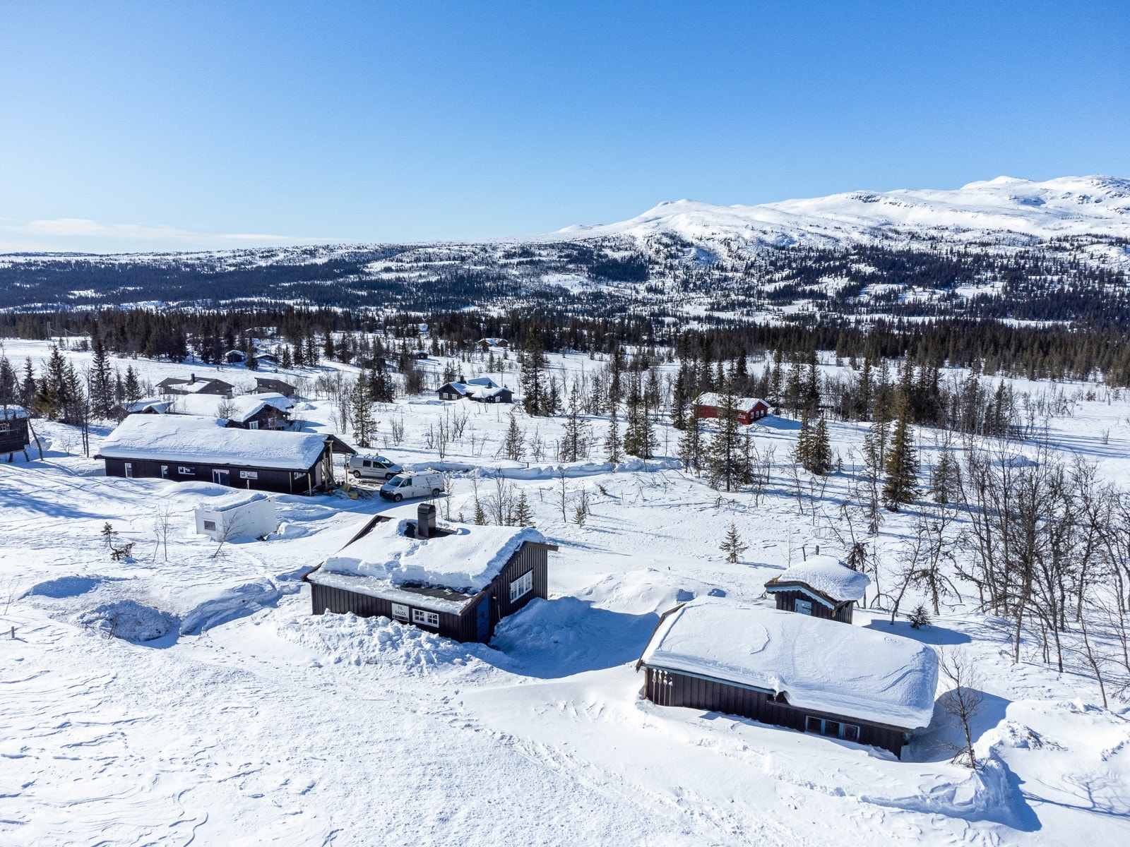 Hytta har enkel adkomst og helårsvei Galleribilde