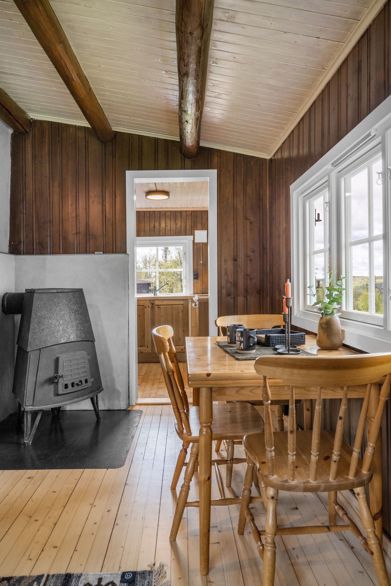 Vedovn i stua som varmer godt Galleribilde