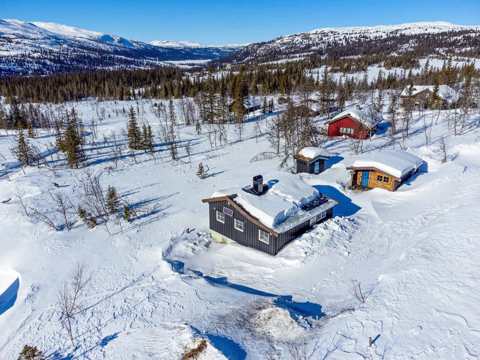 Romslig tomt og muligheter for å bygge ut hytte Galleribilde