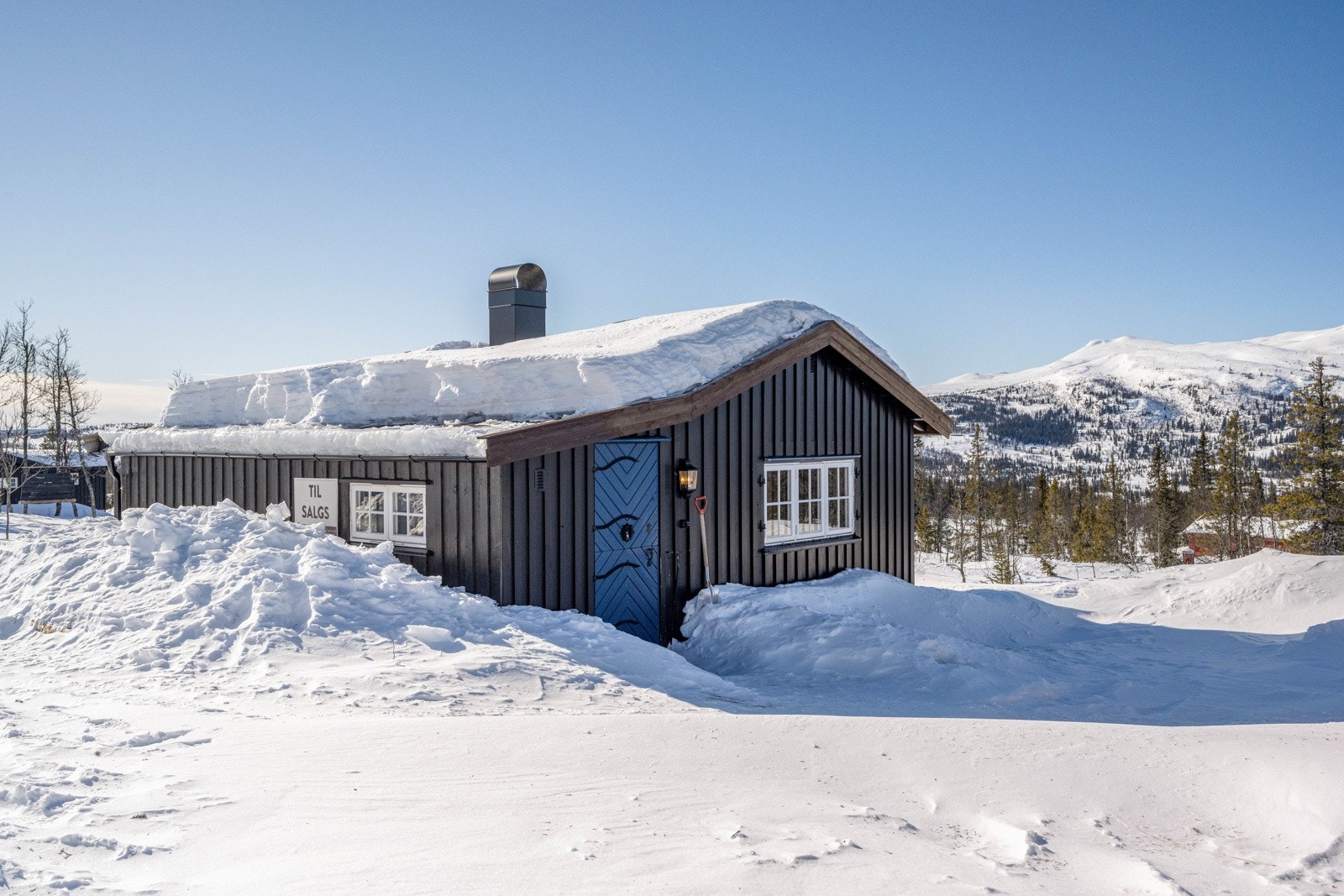 Hytta ligger i Synnfjellet og har en flott utsikt mot fjellet, samt Synnadalen/Spåtind Galleribilde