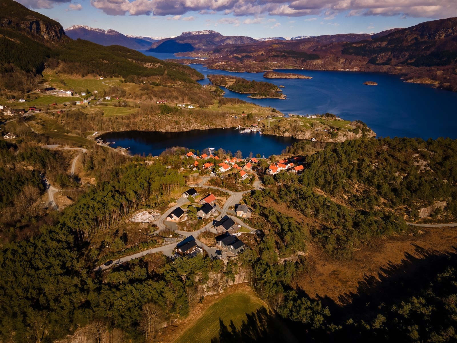Nå har du muligheten til å sikre deg en av de siste tomtene som er tilgjengelige i Sandangervågen Hyttefelt Galleribilde