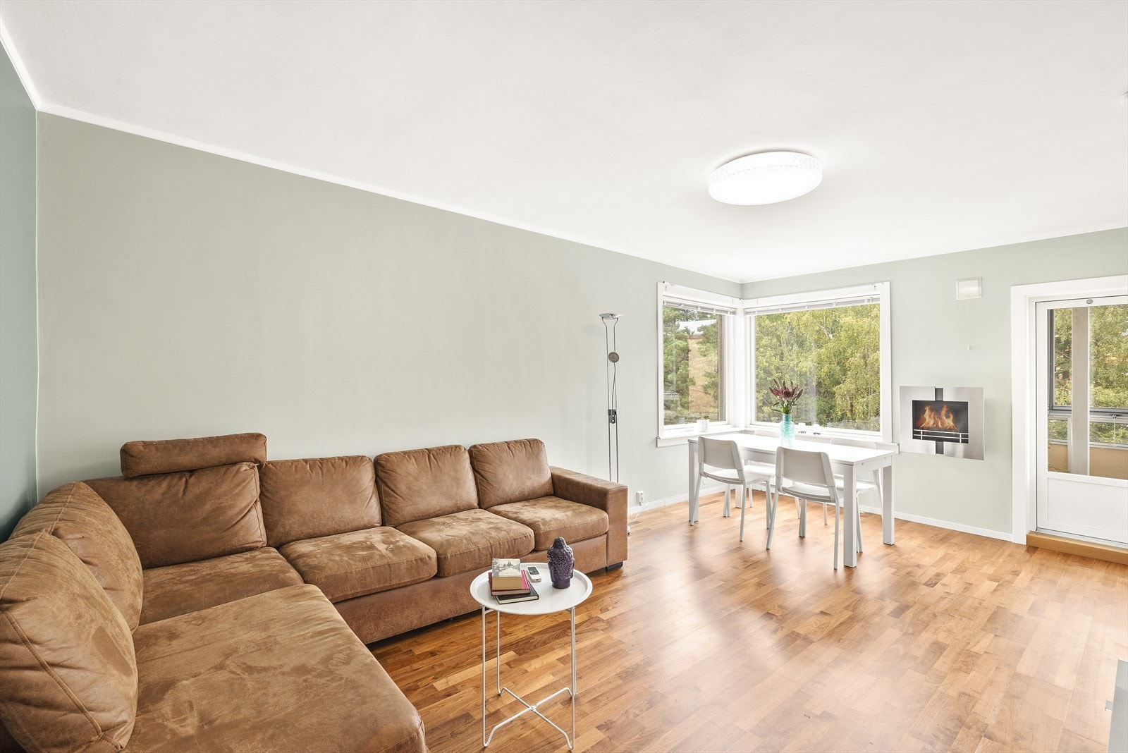 I stuen er det plass for spisegruppe. Galleribilde