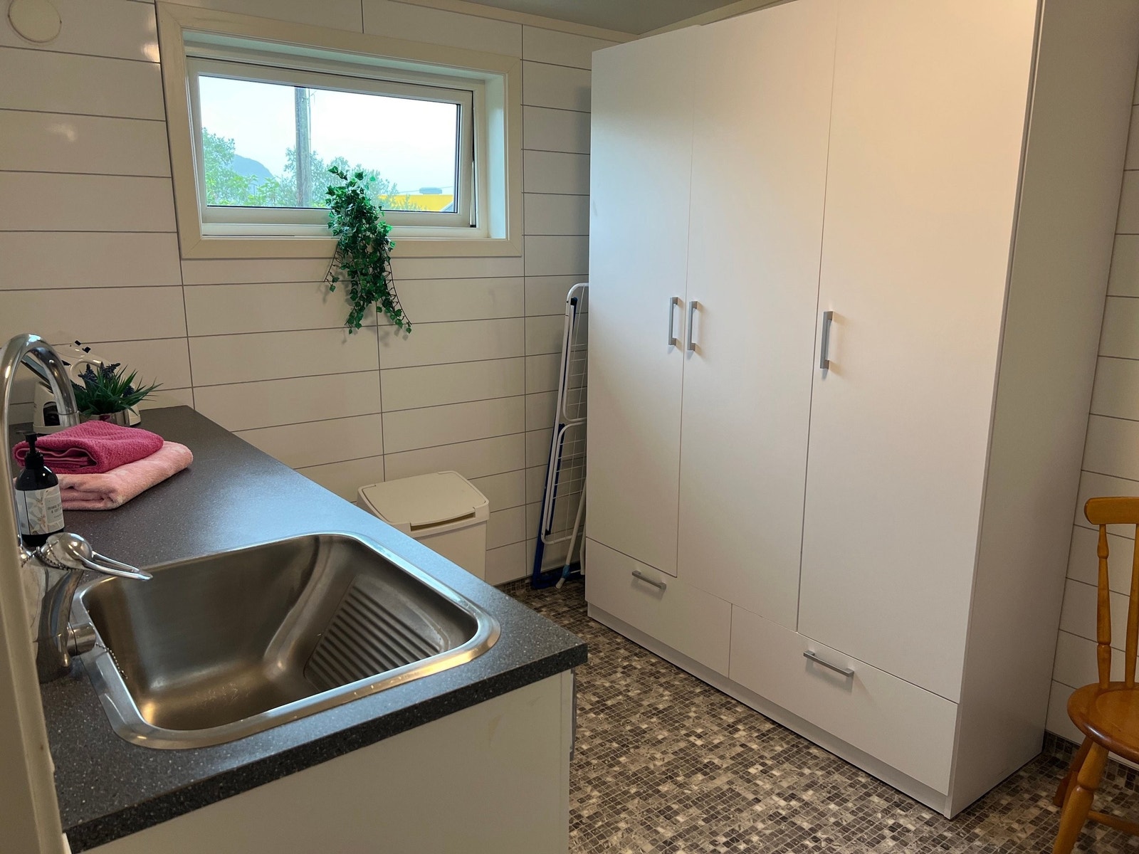 Nytt vaskerom/bod i tilknytning til badet bygget 2017 Galleribilde
