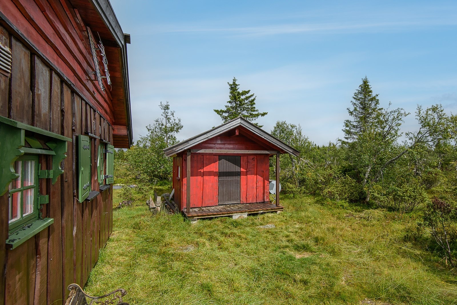 Enkelt, separat uthus for lagring. Galleribilde