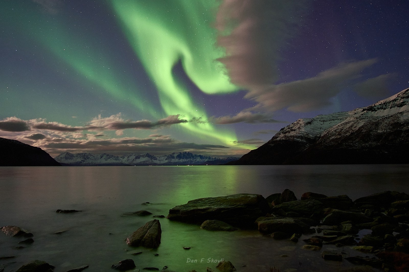 Kvænangen har vakker natur som gir muligheter for mange ulike aktiviteter hele året Galleribilde