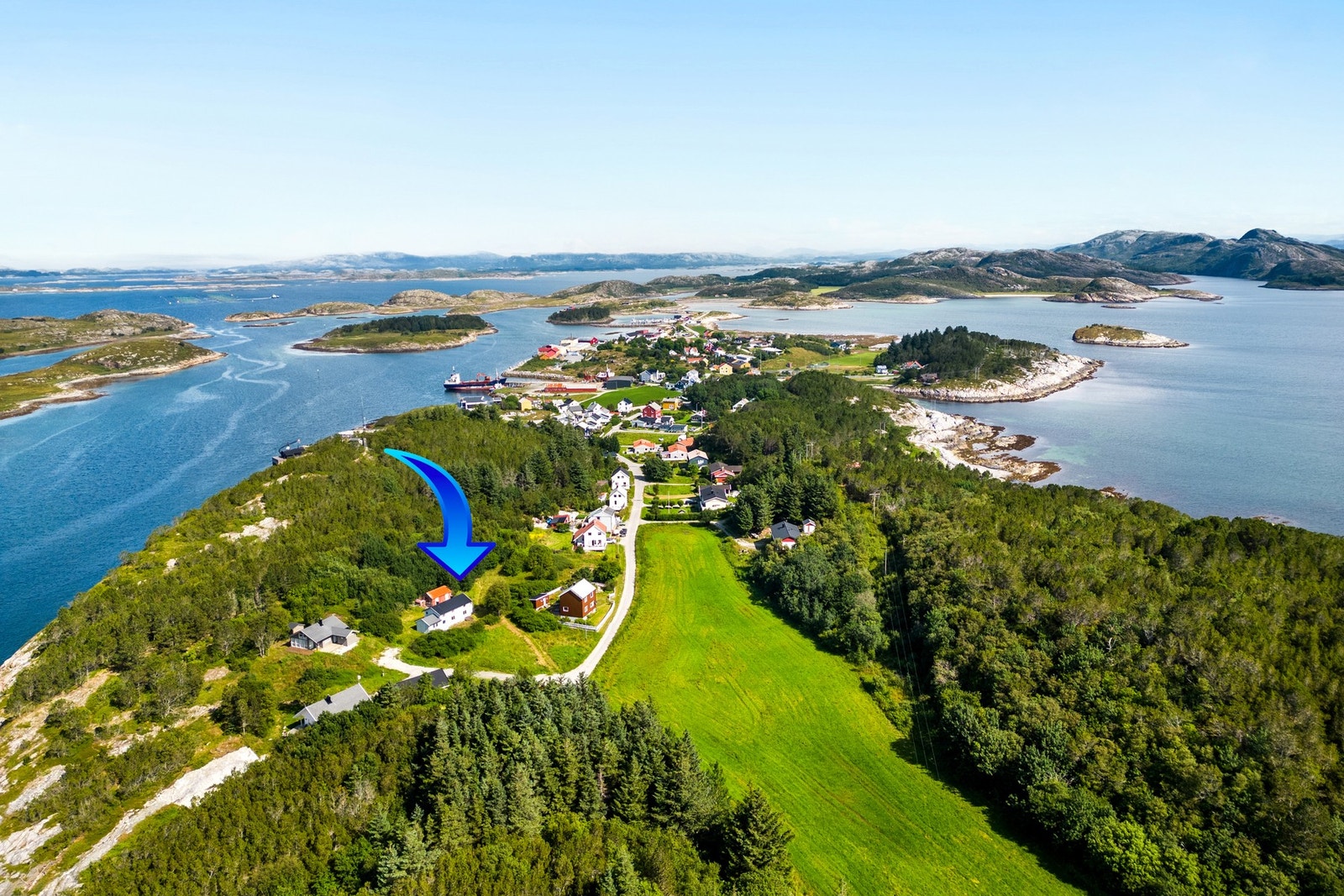 Nærområdet byr på sjø og flott natur Galleribilde