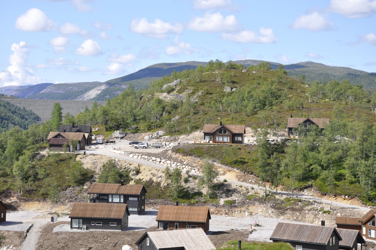 Bilder av bygde hytter på Tverrli Vest. Galleribilde