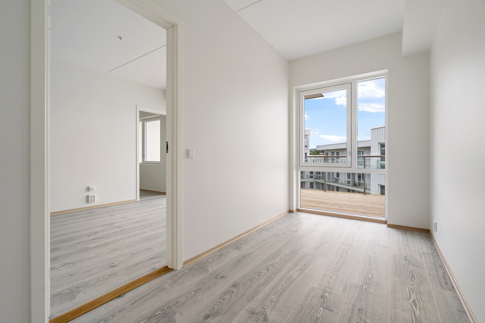 Soverommmen er begge av god størrelse og har god plass til dobbeltseng, nattbord og annet ønskelig. Galleribilde