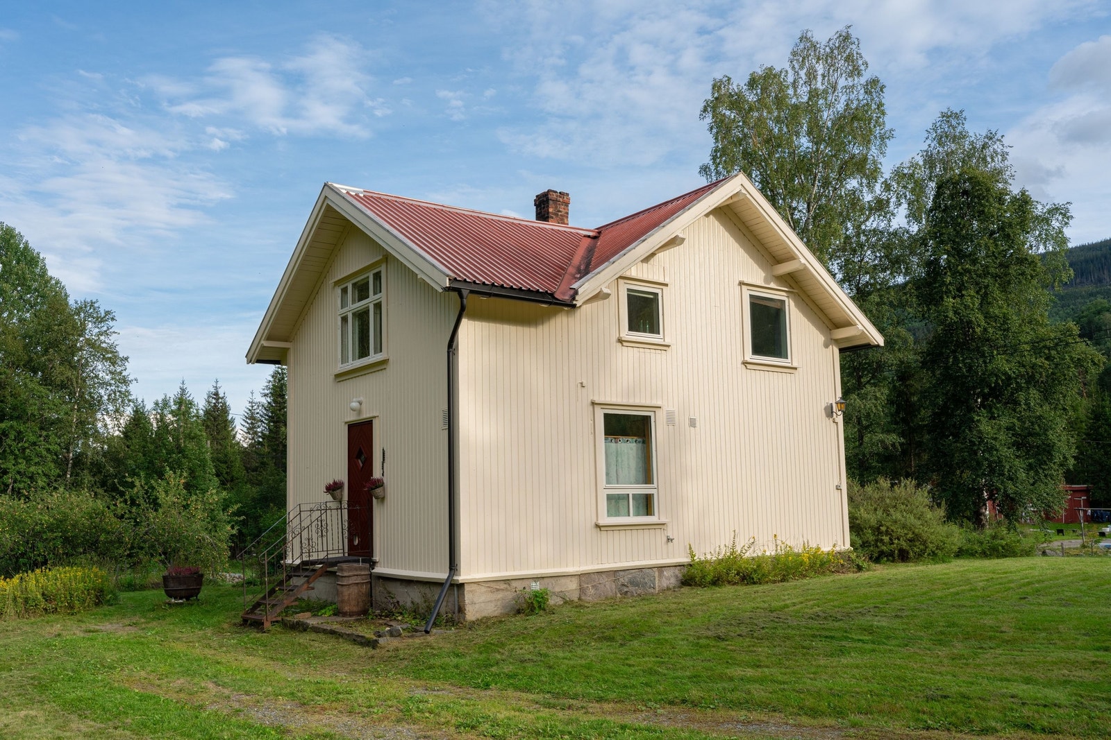 Våningshuset sett fra låven Galleribilde