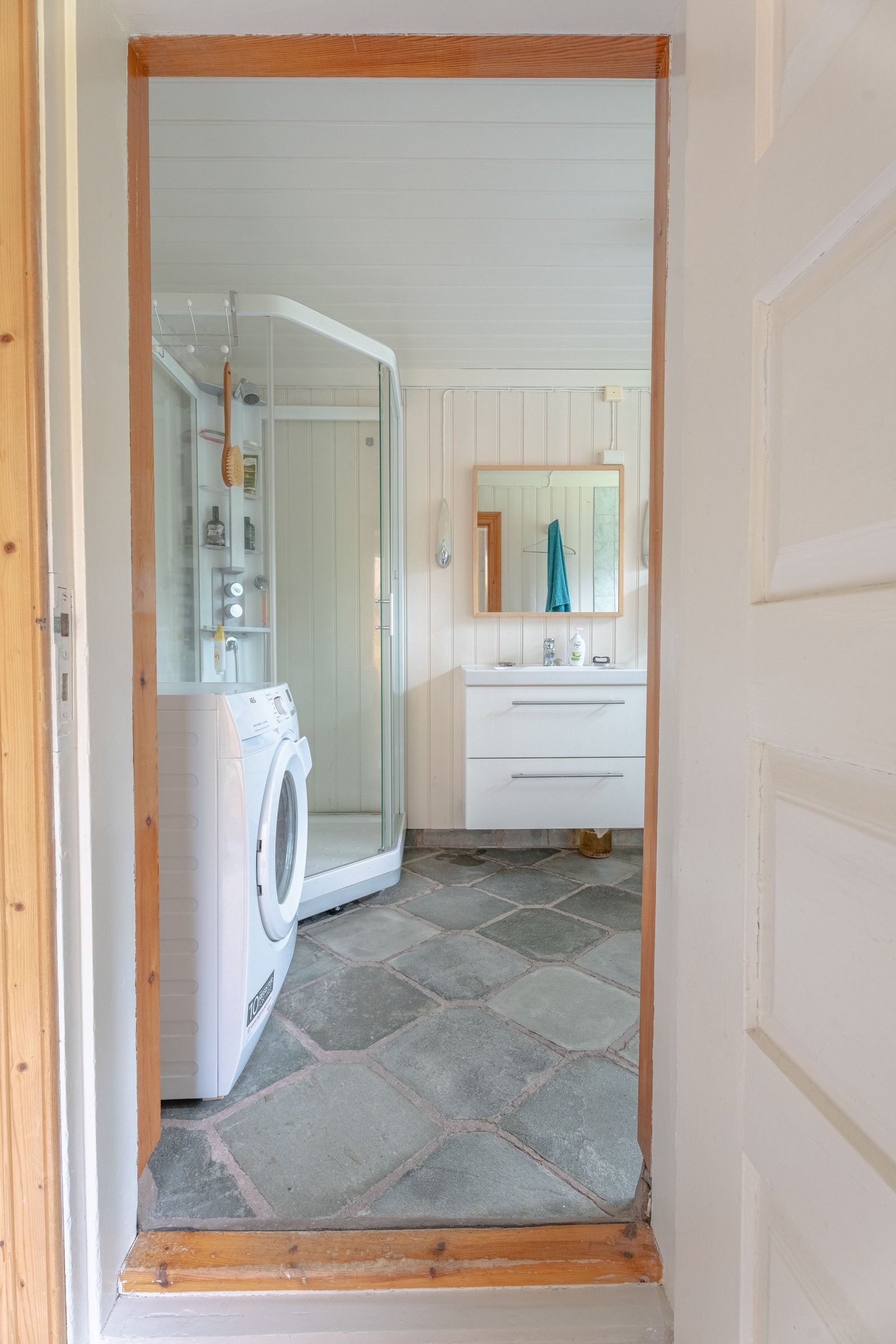 Inngang til badet fra entréen Galleribilde