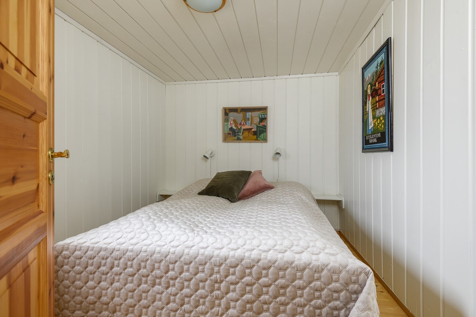 Soverom med plass til dobbeltseng. Galleribilde