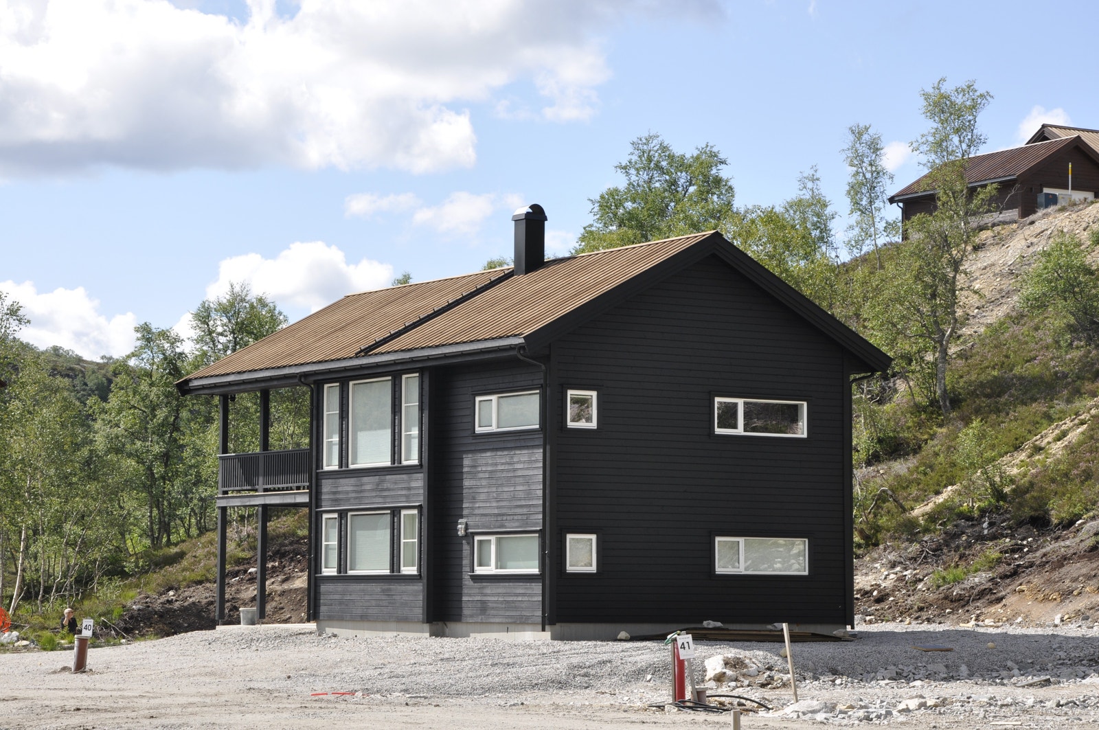 Dette er en lik hytte bygget på tomten ved siden av. tomt 40 Galleribilde