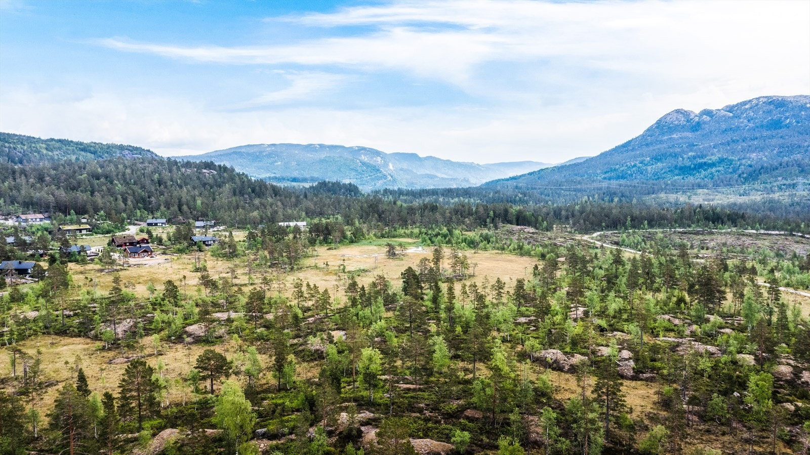 Meget attraktivt beliggenhet i naturskjønt område rett ved Nystulvatn, på Lifjell i Heddal Galleribilde