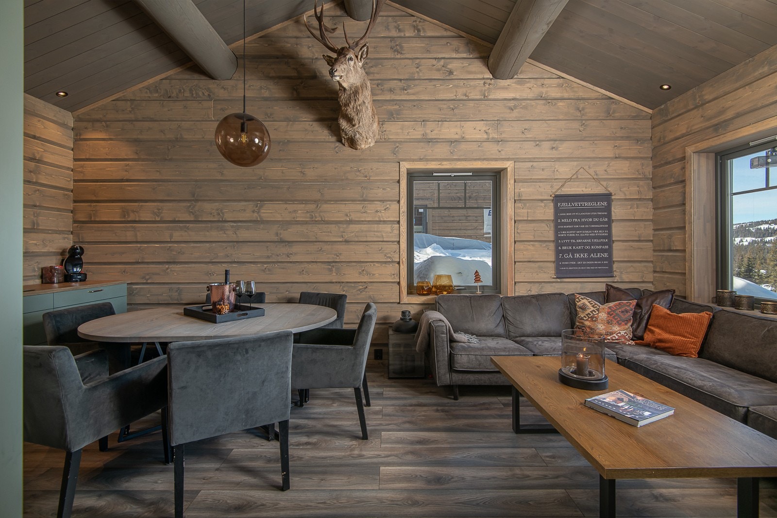 Annekset har samme materialvalg som hovedhytten. Galleribilde