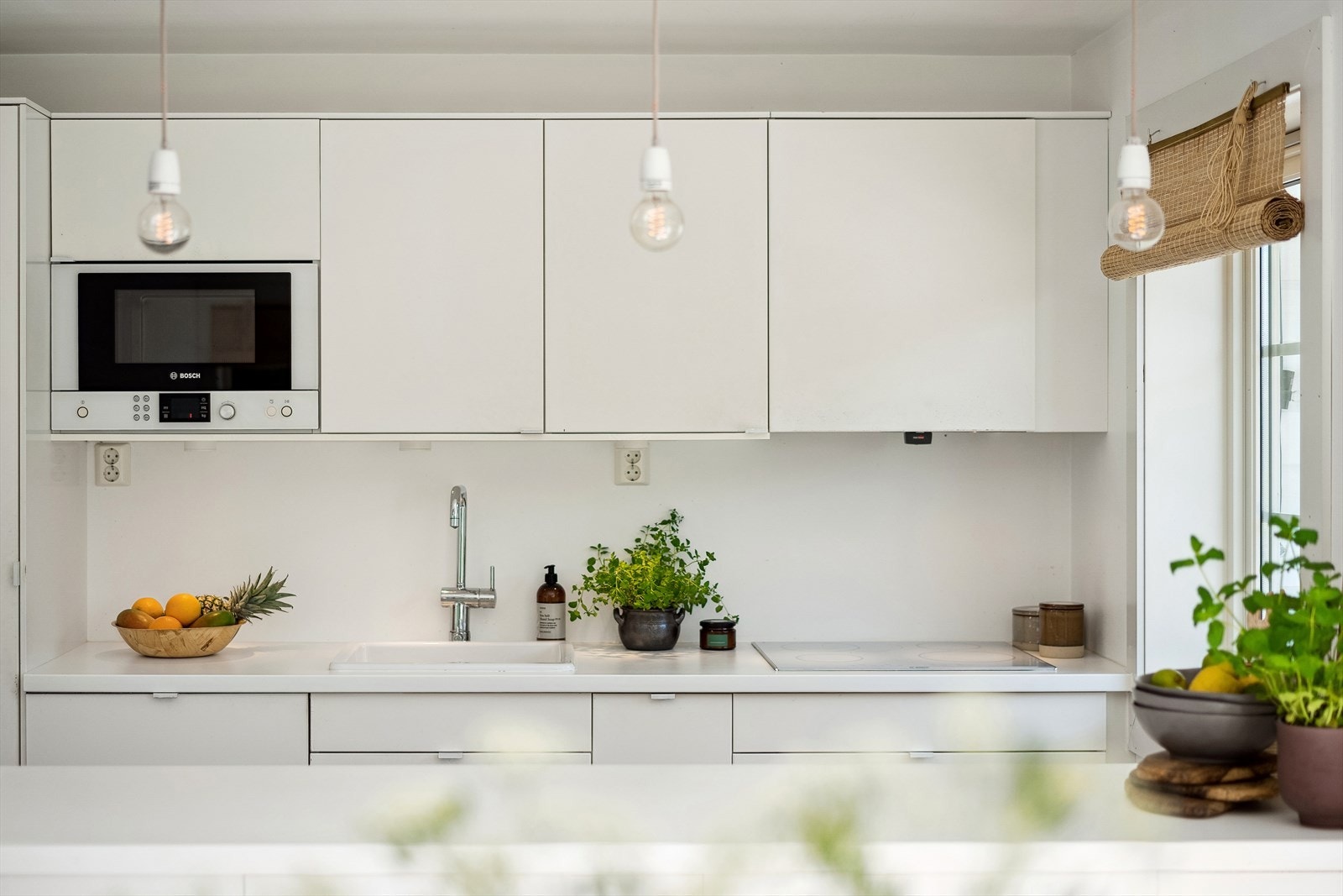 Kjøkken med integrerte hvitevarer. Galleribilde