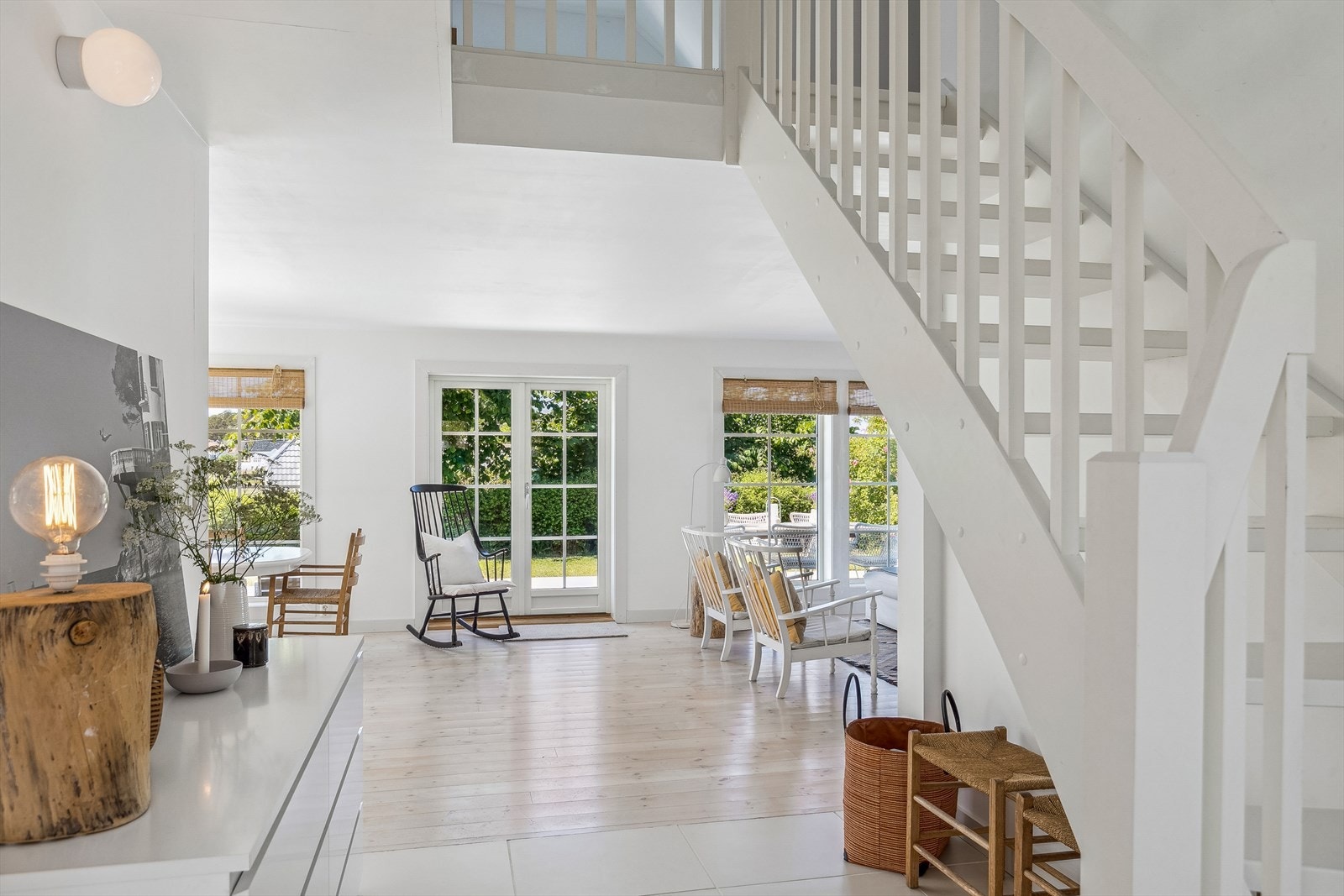 Entré med trapp opp til 2.etg. Galleribilde