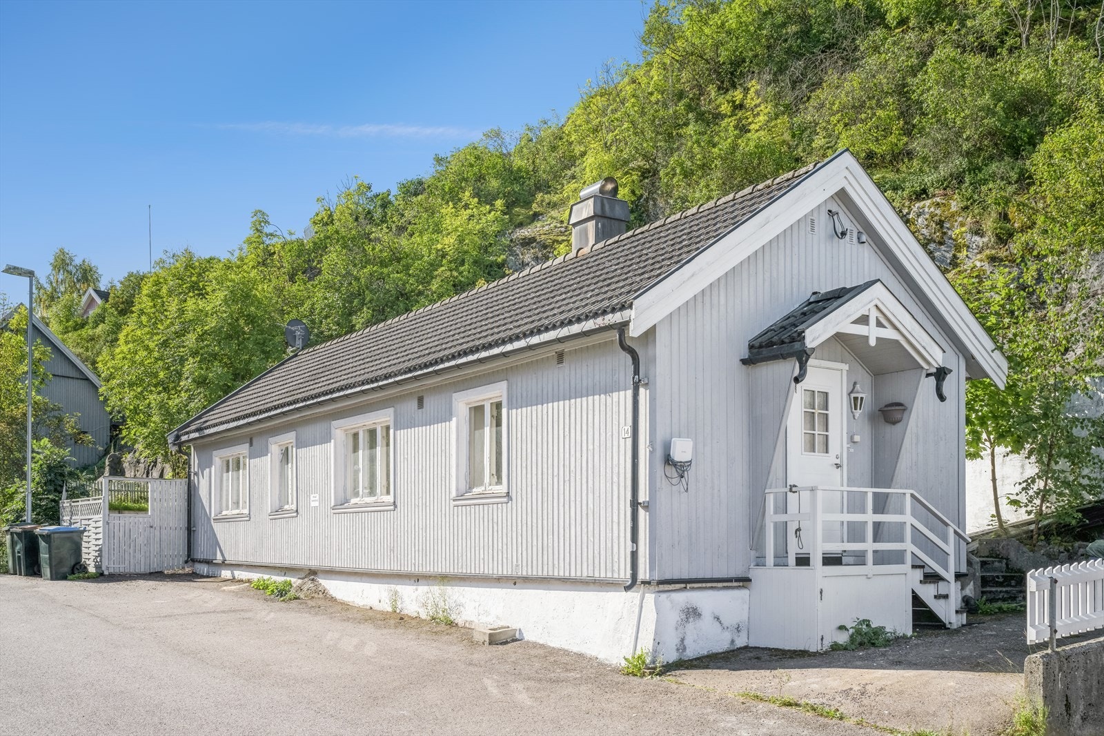Fasade ved inngang, parkering Galleribilde
