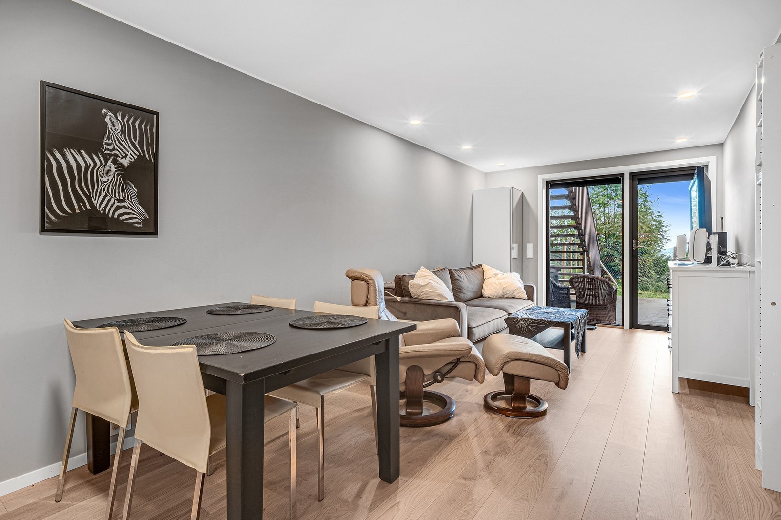 Moderne utleiedel på ca. 27,5 kvm. Leieinntekter utgjør kr. 9.000,- pr. mnd. Galleribilde