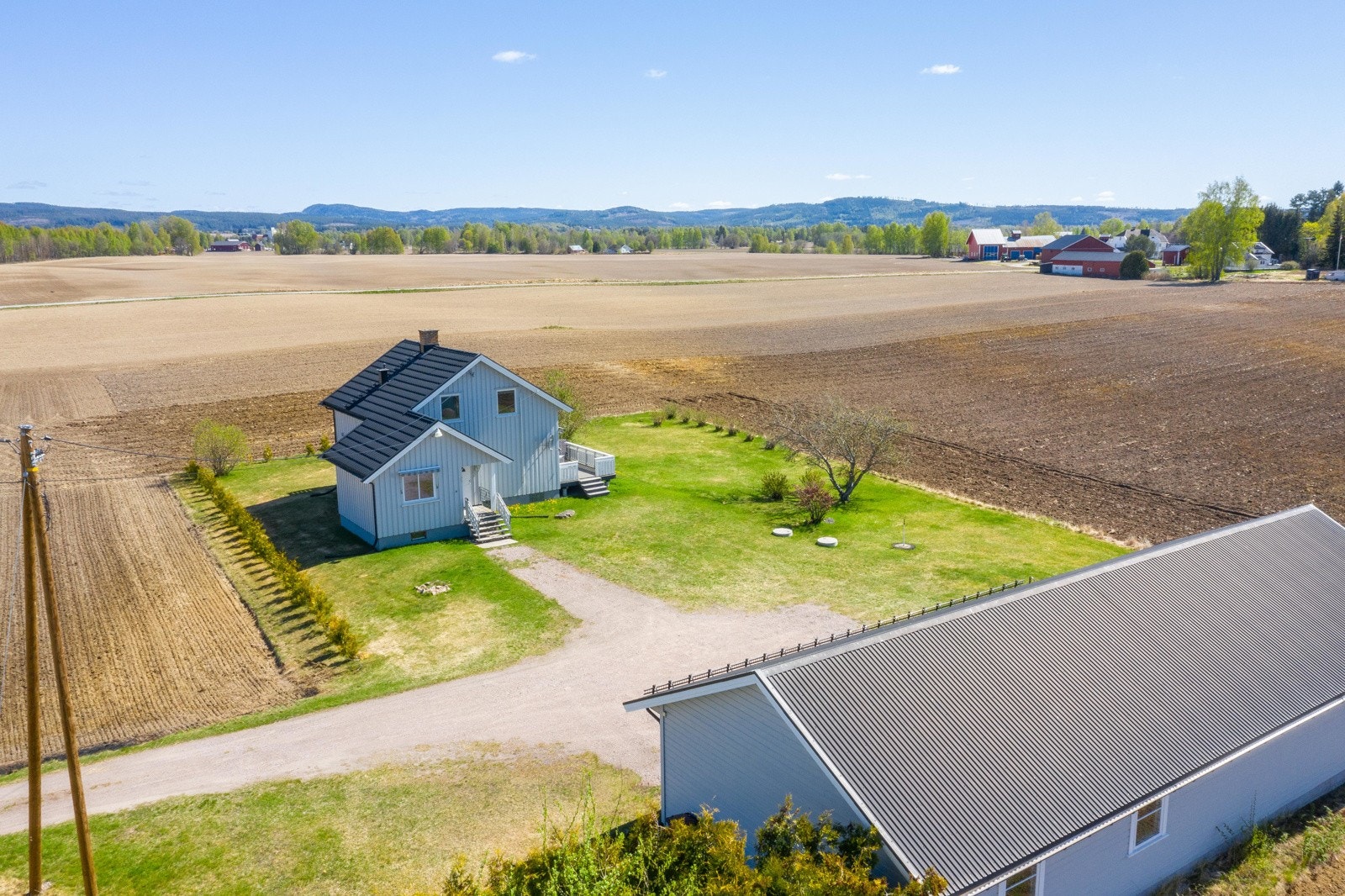Eiendommen har hele 27 dekar med fulldyrket jord. Galleribilde