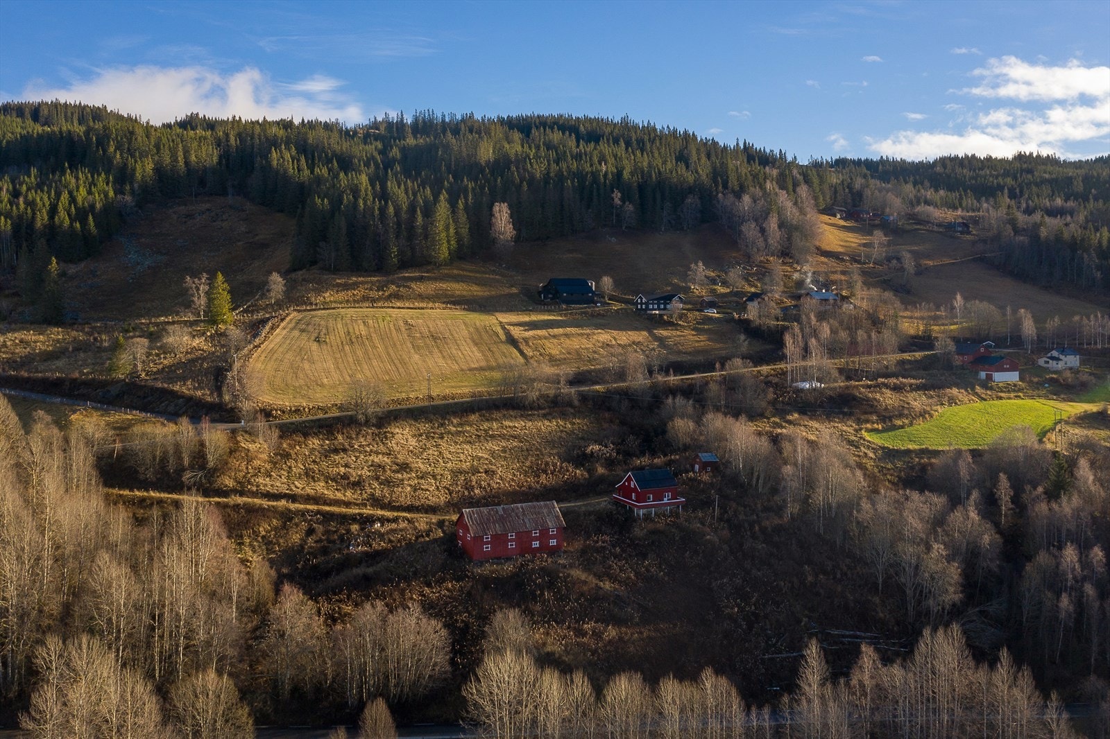 Området består av spredt landbruk og boligbebyggelse Galleribilde