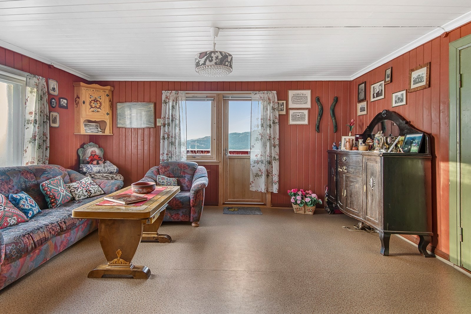 Utgang til veranda fra stuen Galleribilde