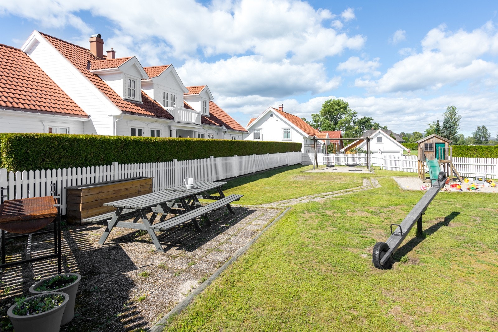 Lekeplass på nabotomt Galleribilde