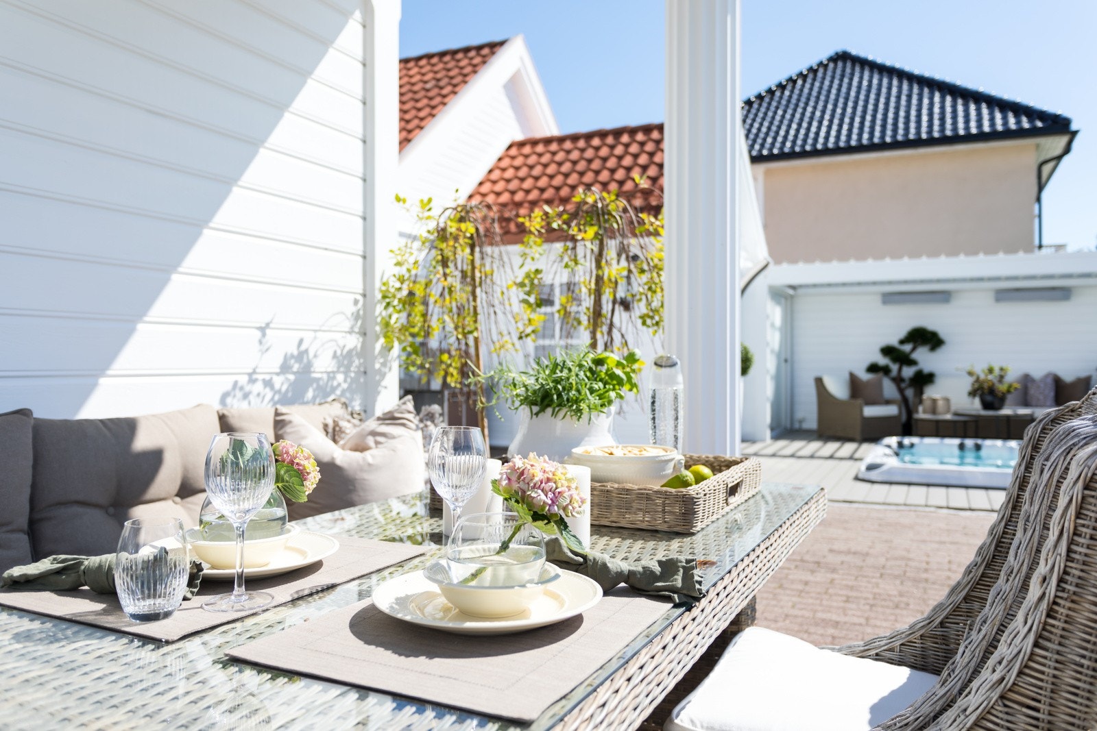 Koselig uteområde med flere soner. Galleribilde