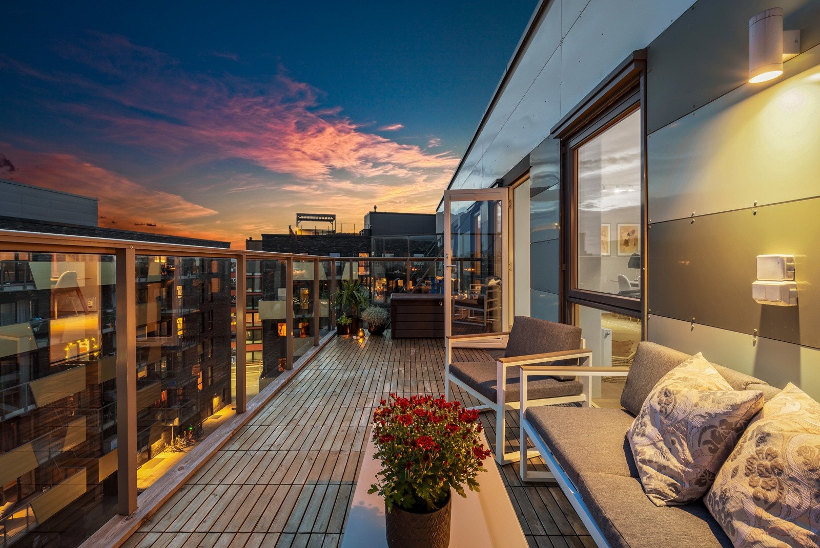 Balkongen er på hele 16,5 kvm Galleribilde