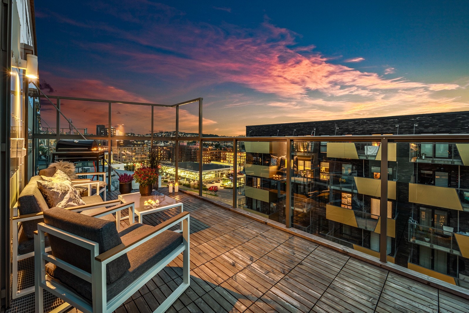 Lys og romslig 4-roms toppleilighet med stor sydvestvendt balkong Galleribilde