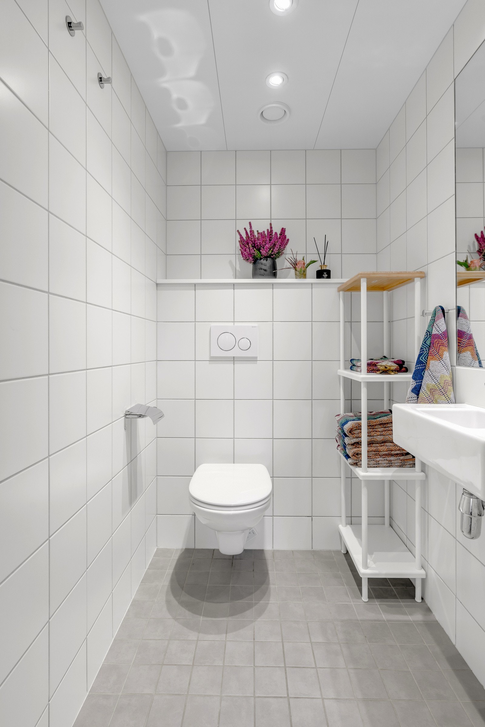 Separat wc med tilgang fra gangen. Varme i gulv Galleribilde