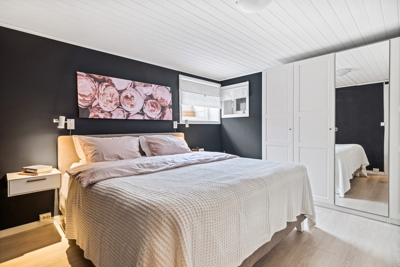 Hovedsoverommet ligger i underetasjen, og strekker seg over 13m². Galleribilde