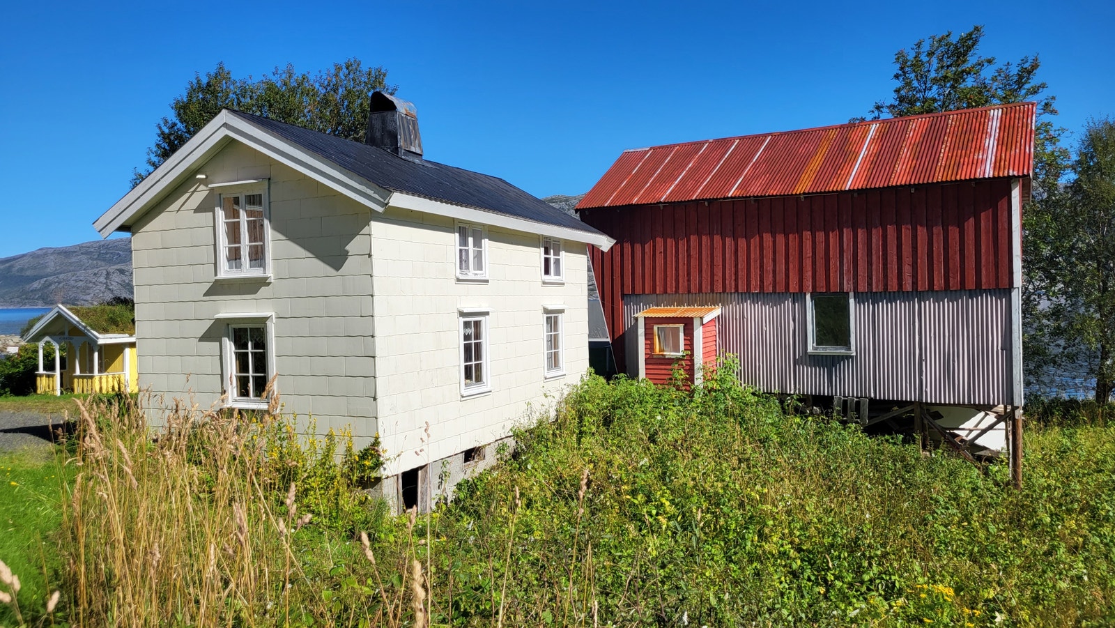 Gammelt våningshus - uten strøm og vann. Galleribilde
