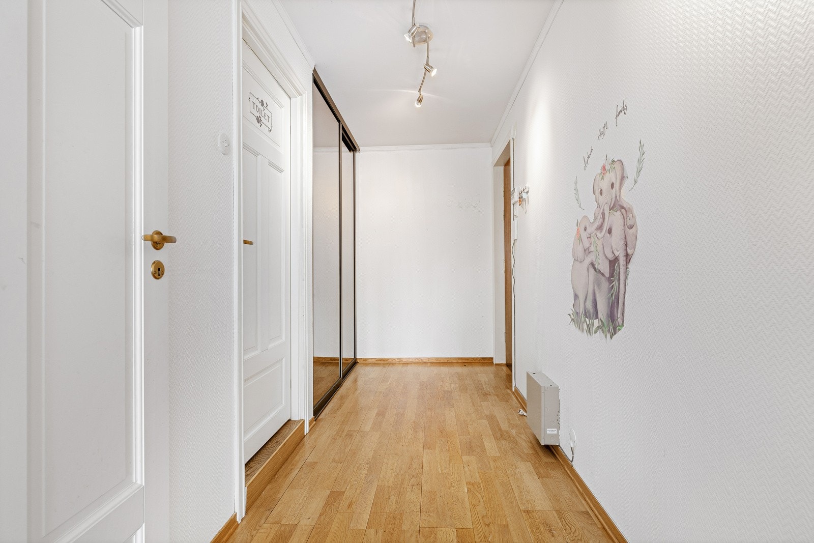 Mer lagringsplass finnes i terrassebod og ekstern kjellerbod på henholdsvis ca. 2,5 og 5,5 kvm Galleribilde